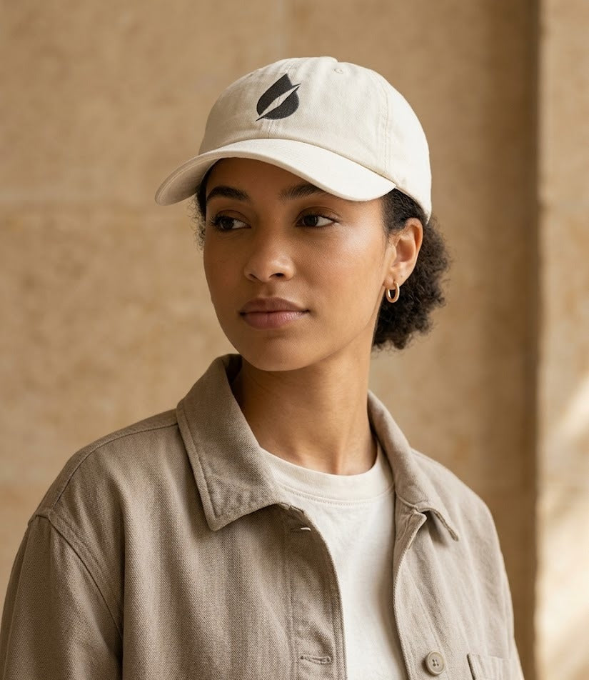 DripCap Dad Hat Krem - lifestyle model