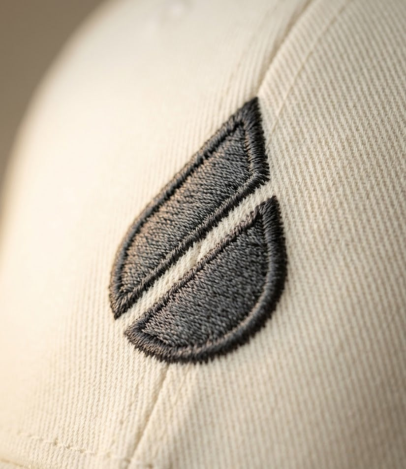 DripCap Damla logo nakış detayı