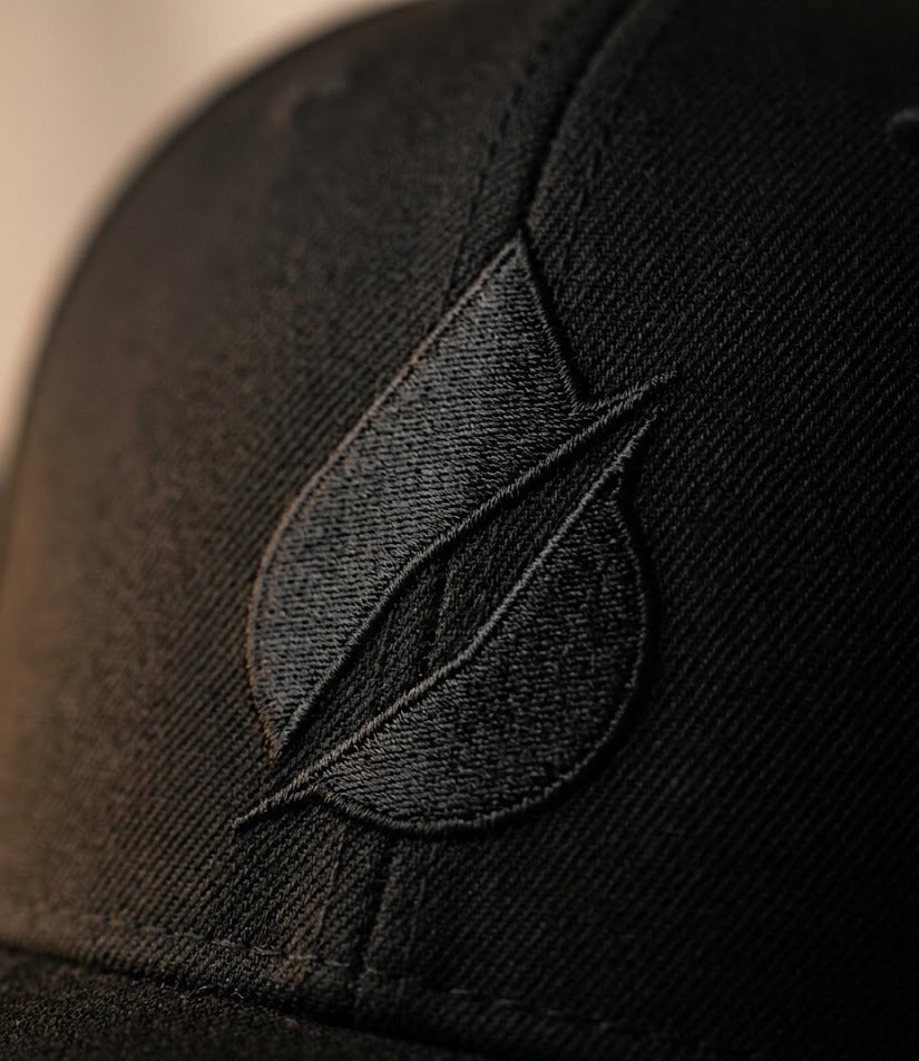 DripCap Damla logo nakış detayı